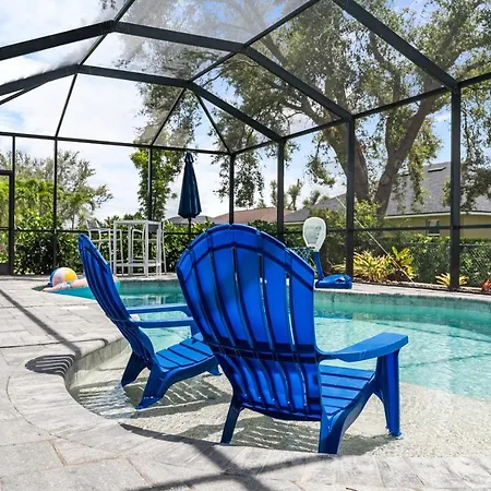 Beautiful Cape Coral Oasis! King Bed, Bbq, Heated Pool, Pvt Yard & Much More!